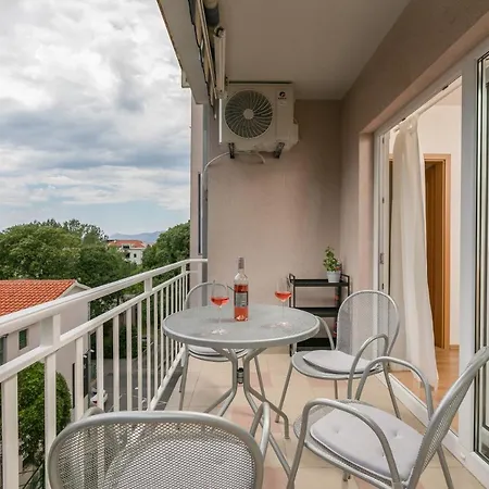 Apartmán Mar18 - With Private Garage