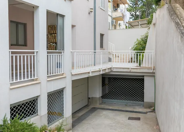 Mar18 - With Private Garage