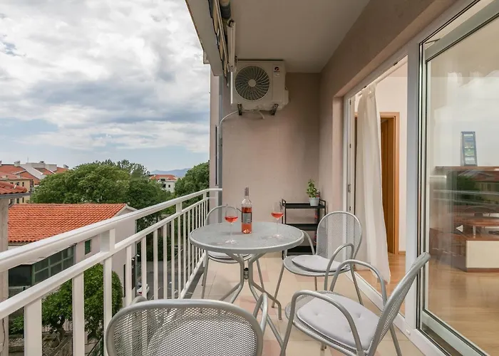 Apartmán Mar18 - With Private Garage