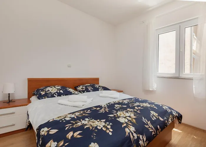 Mar18 - With Private Garage *