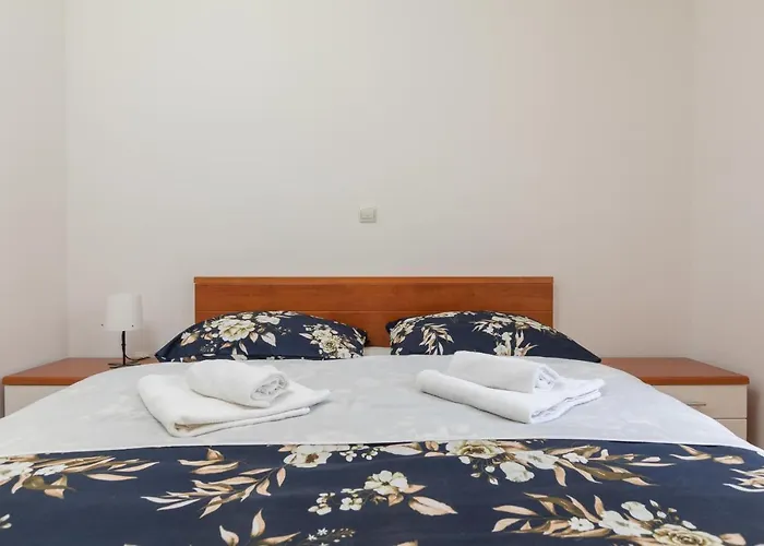 Mar18 - With Private Garage Apartmán