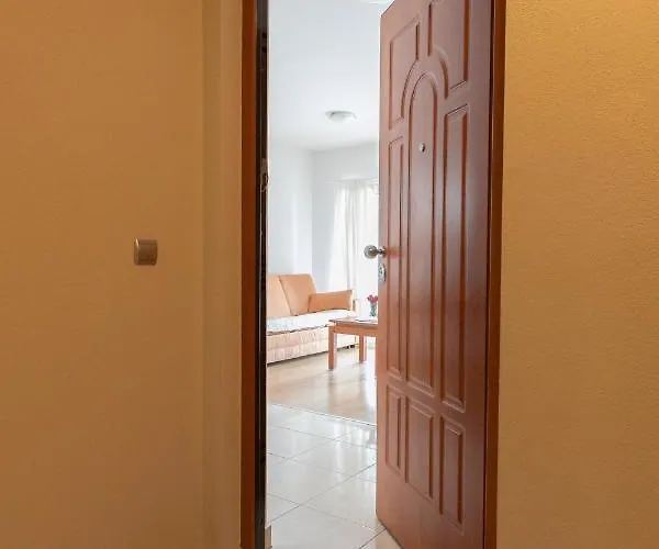 Mar18 - With Private Garage Apartmán