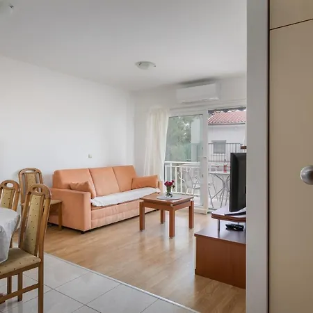 Mar18 - With Private Garage Appartement