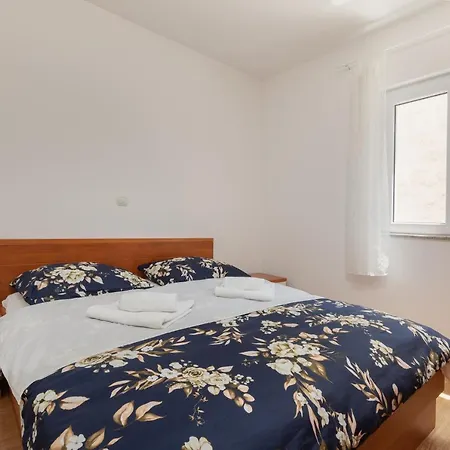 Mar18 - With Private Garage *