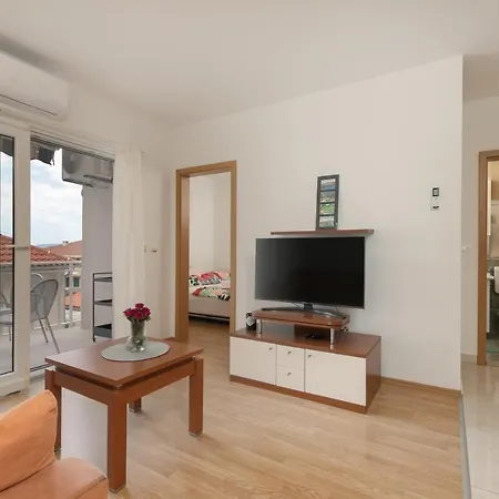 Mar18 - With Private Garage *