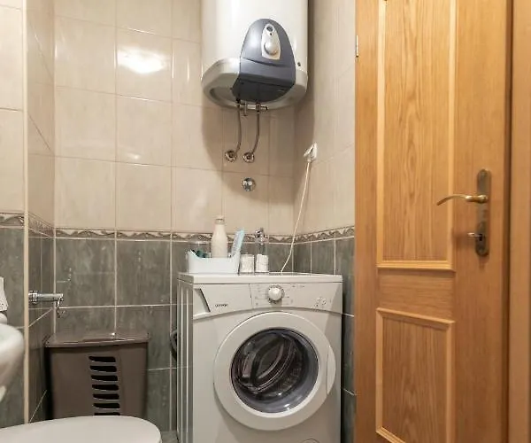 Apartment Mar18 - With Private Garage Makarska