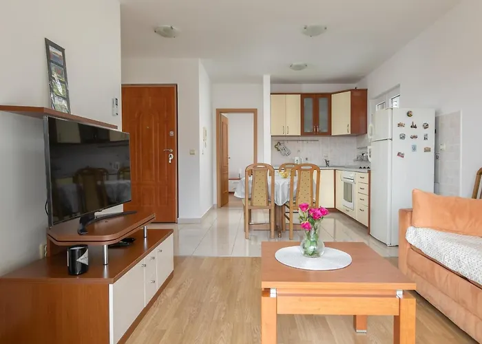 Apartment Mar18 - With Private Garage *