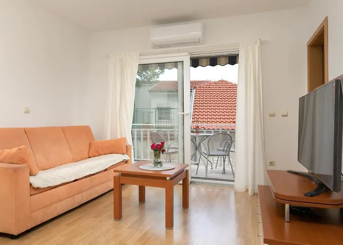 Mar18 - With Private Garage Apartment Makarska