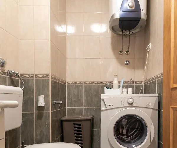 Mar18 - With Private Garage Apartment *