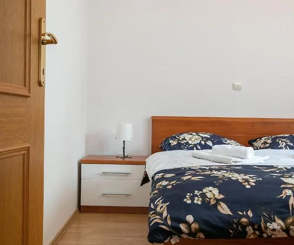 Apartment Mar18 - With Private Garage *