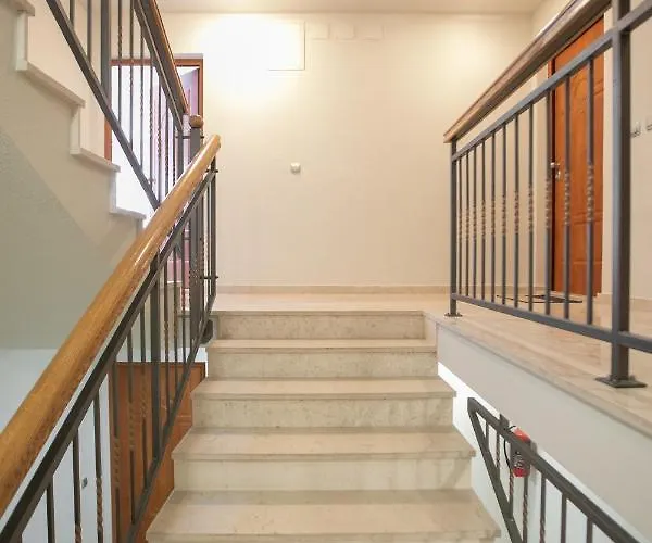 Mar18 - With Private Garage Apartment *