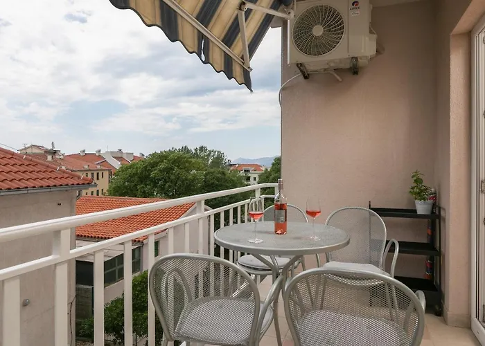 Mar18 - With Private Garage * Makarska