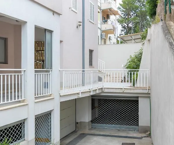 Mar18 - With Private Garage