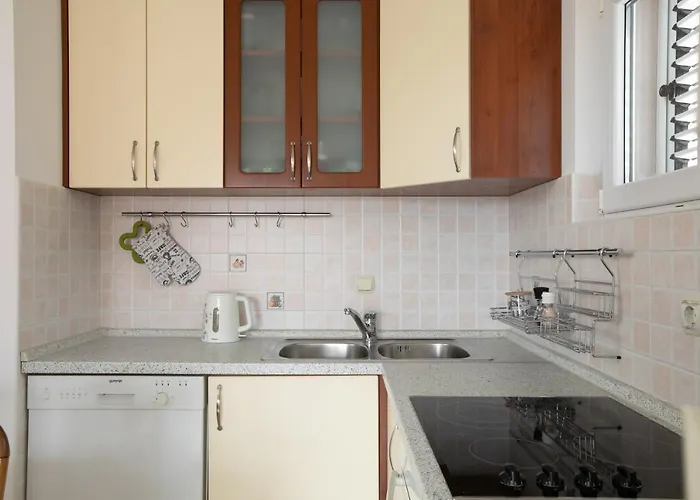 Mar18 - With Private Garage *