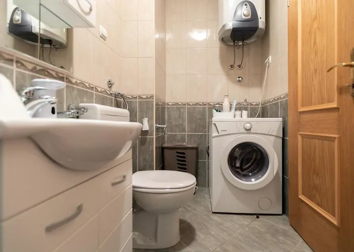 Mar18 - With Private Garage Apartment *