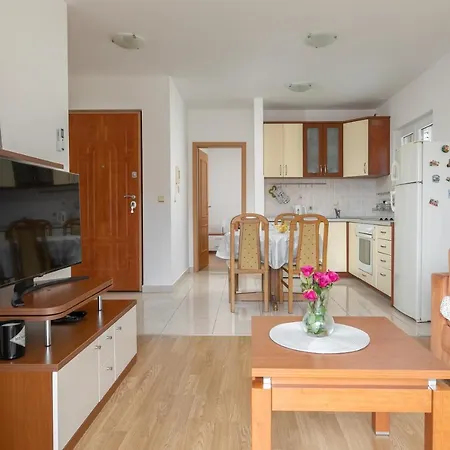 Apartman Mar18 - With Private Garage *