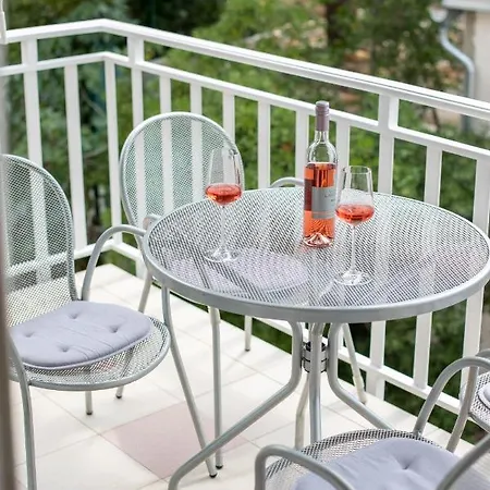 Mar18 - With Private Garage Appartement *