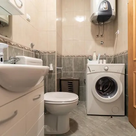 Mar18 - With Private Garage Appartement *